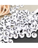 Letra negra. Moneda blanca. Vocales. 7 mm diámetro. 1,5 mm perforación. 100 uds. aproximado. Letra negra. Moneda blanca. Vocales. 7 mm diámetro. 1,5 mm perforación. 100 uds. aproximado.