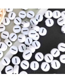 Letra negra. Moneda blanca. Vocales. 7 mm diámetro. 1,5 mm perforación. 100 uds. aproximado. Letra negra. Moneda blanca. Vocales. 7 mm diámetro. 1,5 mm perforación. 100 uds. aproximado.