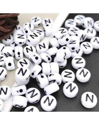 Letra negra. Moneda blanca. Letra "N". 7 mm diámetro. 1,5 mm perforación. 100 uds. aproximado.