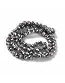 Esfera faceteada. Color plateada. 6x5 milímetros. 1 mm perforación. 100 uds hilo aprox.. 1 hilo.