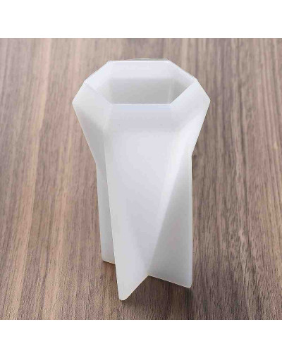 Molde para velas y resina. Pirámide hexagonal. 62x54 milímetros. 1 unidad.