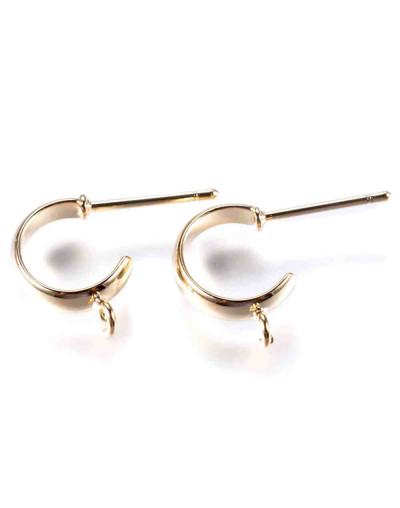 Pin aretes. Aleación de cobre. Baño 18KGold. 13x3 mm. 1,5 mm perforación. Cierre de silicón. 2 uds.