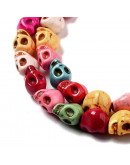 Turquesa sintética. Calavera. Color mixto. 8x6x7 mm. 1.4 mm perforación. 45 uds hilo aprox. 1 hilo.