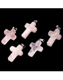 Cuarzo Rosa. Religión: Cruz. Color plateado. 25x18x4 mm. 1 unidad.