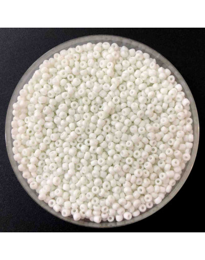 Chaquira. Color sólido. WHITE. 2 milímetros. 1 mm perforación. 40 gramos. 2600 uds aprox.