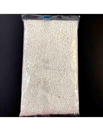 Chaquira. Color sólido. WHITE. 3 milímetros. 1 mm perforación. 40 gramos. 900 uds aprox.