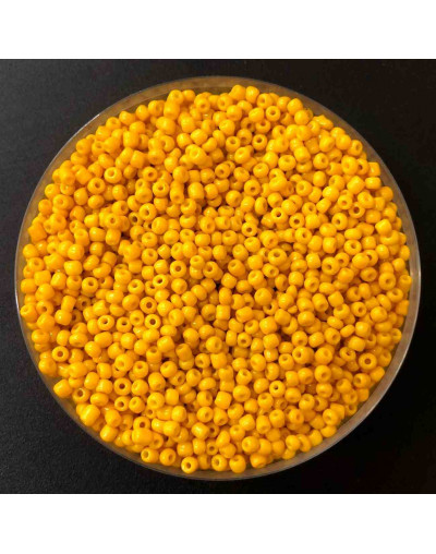 Chaquira. Color sólido. YELLOW. 3 milímetros. 1 mm perforación. 40 gramos. 900 uds aprox.