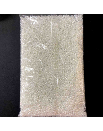 Chaquira. Color ceylan. WHITE. 3 milímetros. 1 mm perforación. 40 gramos. 900 uds aprox.