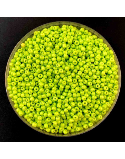 Chaquira. Color sólido. MIDDLE GREEN YELLOW 3 mm. 1 mm perforación. 40 gramos. 900 uds aprox.