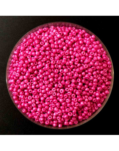 Chaquira. Color sólido. HOT PINK. 2 milímetros. 1 mm perforación. 40 gramos. 2600 uds aprox.