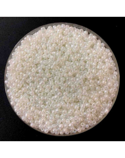 Chaquira. Color ceylan. WHITE. 2 milímetros. 1 mm perforación. 40 gramos. 2600 uds aprox.