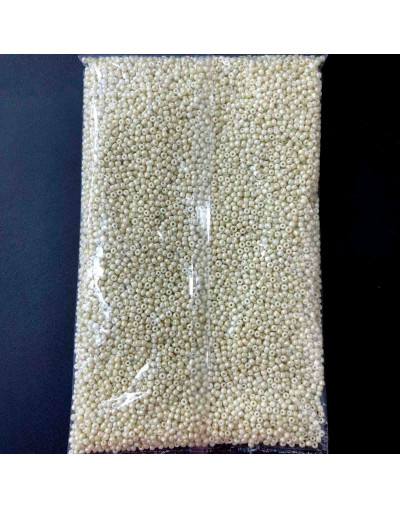 Chaquira. Color sólido. CREAM. 4 milímetros. 1 mm perforación. 1 libra. 4500 uds aprox.