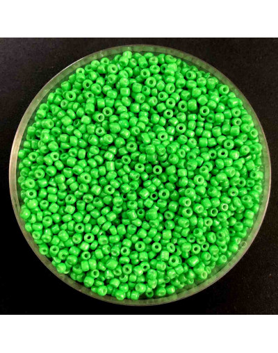 Chaquira. Color sólido. LAUREL. 2 milímetros. 1 mm perforación. 1 libra. 30000 uds aprox.