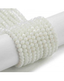 Esfera. Faceteada. 32 caras. White. 3~3.5 mm diámetro. 0.6 mm perforación. 160 uds hilo aprox.