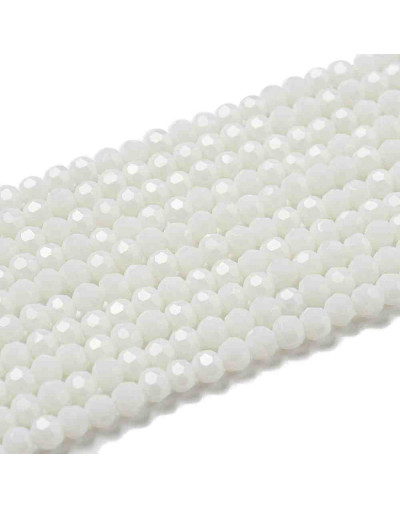 Esfera. Faceteada. 32 caras. White. 3~3.5 mm diámetro. 0.6 mm perforación. 160 uds hilo aprox.