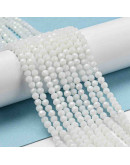 Esfera. Faceteada. 32 caras. White. 3~3.5 mm diámetro. 0.6 mm perforación. 160 uds hilo aprox.