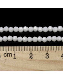 Esfera. Faceteada. 32 caras. White. 3~3.5 mm diámetro. 0.6 mm perforación. 160 uds hilo aprox.