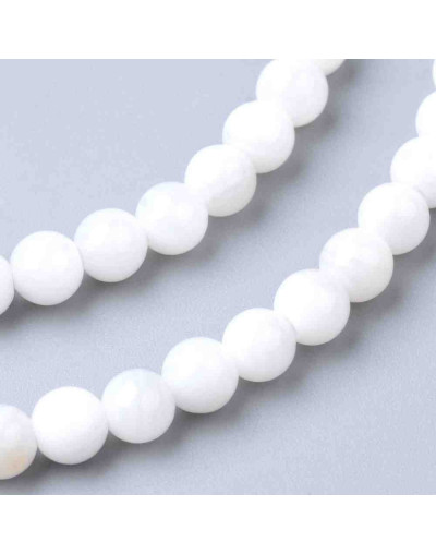Concha de mar. Esfera color perla. 4 milímetros. 0,5 mm perforación. 95 uds hilo aprox.
