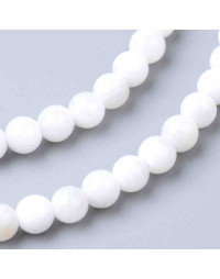 Concha de mar. Esfera color perla. 4 milímetros. 0,5 mm perforación. 95 uds hilo aprox.