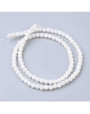 Concha de mar. Esfera color perla. 4 milímetros. 0,5 mm perforación. 95 uds hilo aprox.