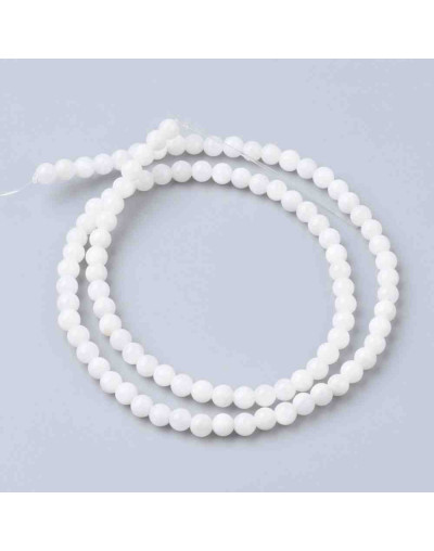 Concha de mar. Esfera color perla. 4 milímetros. 0,5 mm perforación. 95 uds hilo aprox.