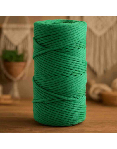 Hilo 100% algodón. Macramé. 4 mm grosor. Color: ESMERALD GREEN. 100 metros. 1 cono.