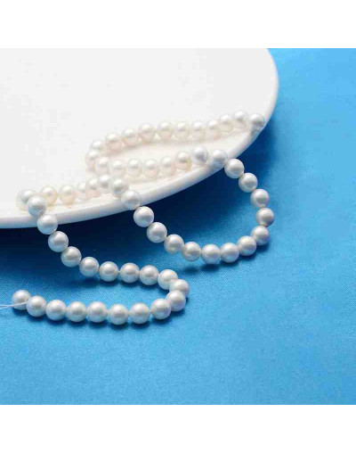 Concha de mar. Esfera color blanco. Pulido. Grado A. 6 mm. 0,5 mm perforación. 60 uds hilo aprox.