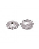 Acero inoxidable. Color plateado. Flor 8 pétalos. 7 mm diámetro. 1 mm perforación. 20 uds aprox.