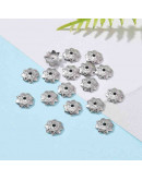 Acero inoxidable. Color plateado. Flor 8 pétalos. 7 mm diámetro. 1 mm perforación. 20 uds aprox.