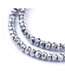 Rondelle faceteado. 2x1,5 milímetros. PLATINUM PLATED. 0,6 mm perforación. 220 uds hilo aprox.