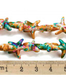 Turquesa sintética. Estrellas de mar. Color Mix (1). 15.5x14.5x5 mm. 1,2 mm perforación. 35 uds hilo
