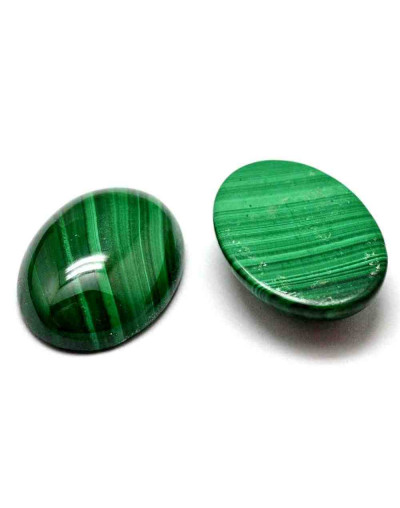 Malaquita natural. Ovalado. 18x13 milímetros. 5 mm grosor. Sin perforación. 1 ud.