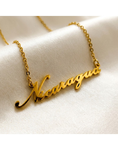 Nicaragua: Texto. Acero inoxidable. Color dorado. Cadena 45 cm. Extensión 5 cm. 1 set.