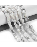 Howlite. Nuggets Tumbled. 4~11x3~7x3.5~6 mm. 1.2 mm perforación. 45 uds aprox. 1 hilo.