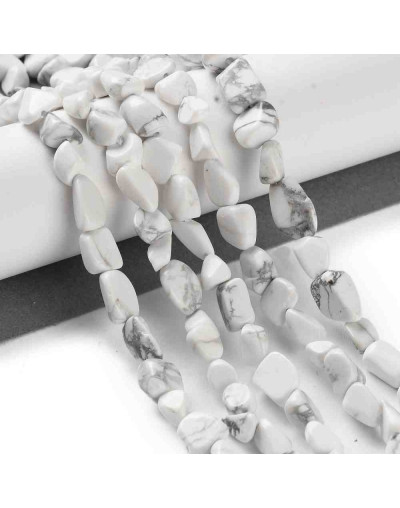 Howlite. Nuggets Tumbled. 4~11x3~7x3.5~6 mm. 1.2 mm perforación. 45 uds aprox. 1 hilo.