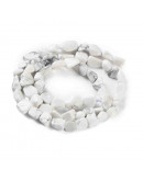 Howlite. Nuggets Tumbled. 4~11x3~7x3.5~6 mm. 1.2 mm perforación. 45 uds aprox. 1 hilo.