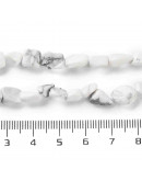 Howlite. Nuggets Tumbled. 4~11x3~7x3.5~6 mm. 1.2 mm perforación. 45 uds aprox. 1 hilo.