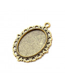 Base Aleación. Color dorado antiguo. 39x29x2 mm. Agujero 2.5 mm. Trabajos de 25x18 mm. 4 uds.
