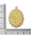 Base Aleación. Color dorado antiguo. 39x29x2 mm. Agujero 2.5 mm. Trabajos de 25x18 mm. 4 uds.